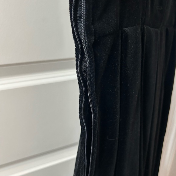 Vintage 90’s Laura Ashley Velvet Dress. Sweetheart neck. Puff sleeve. True waist - Picture 9 of 15